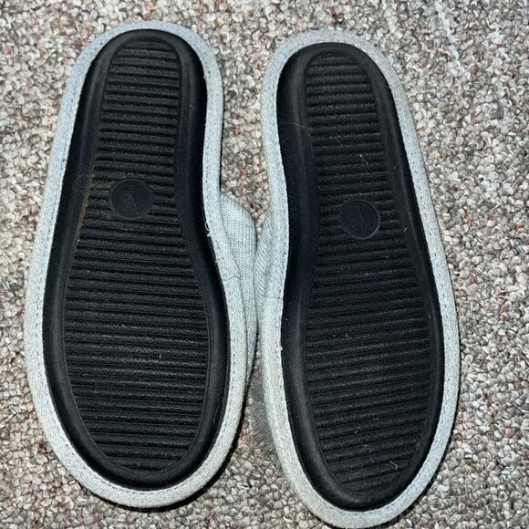 Victoria’s Secret grey ball house slippers Large - Picture 4 of 7